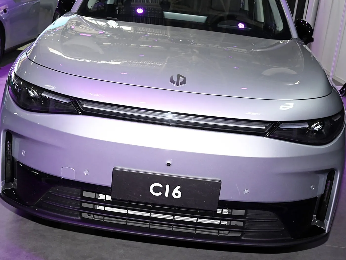 Leapmotor C16 5 ドア 6 人乗り EV SUV 4WD ドライブモード左ステアリング電気 & ハイブリッド燃料新エネルギー自動車