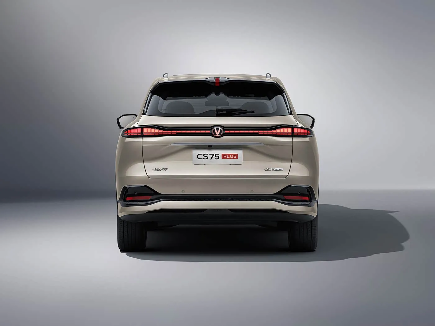 長安 CS75 PLUS 1.5T/2.0T コンパクト SUV、L2.5 アシスト、15.6 インチ タッチスクリーン、ロングホイールベース搭載