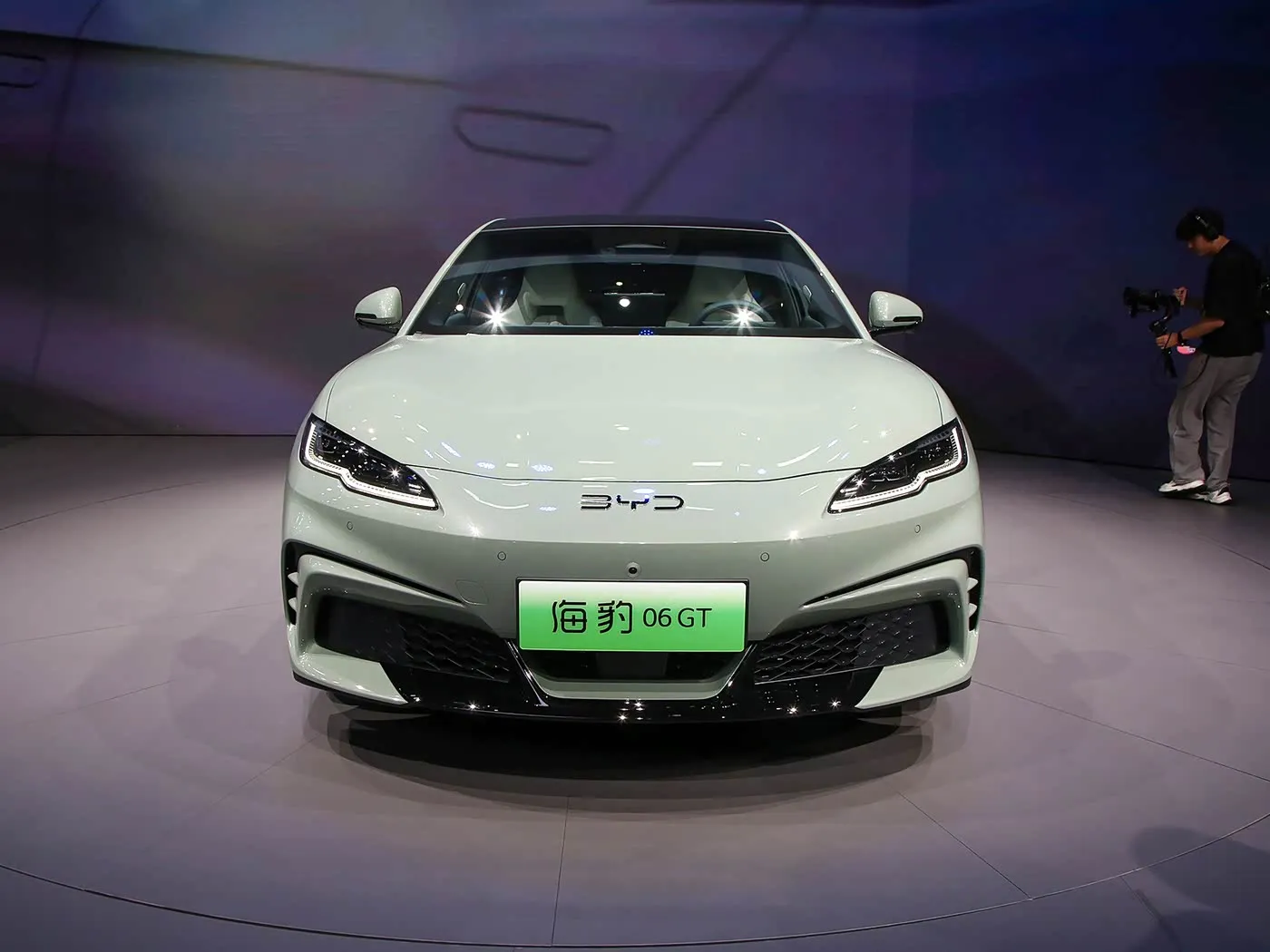 BYD シール 06GT Heatwave Edition 電動ハッチバック 550 AWD 3000W モーター出力 4x4 ミニオート、ダイナミック左エクスペリエンス付き