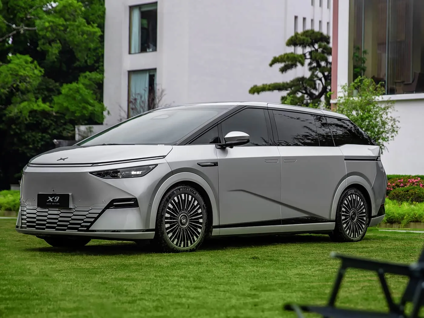 Xpeng X9 長距離 MPV SUV 純電気左ステアリング競争力のある価格新エネルギー車