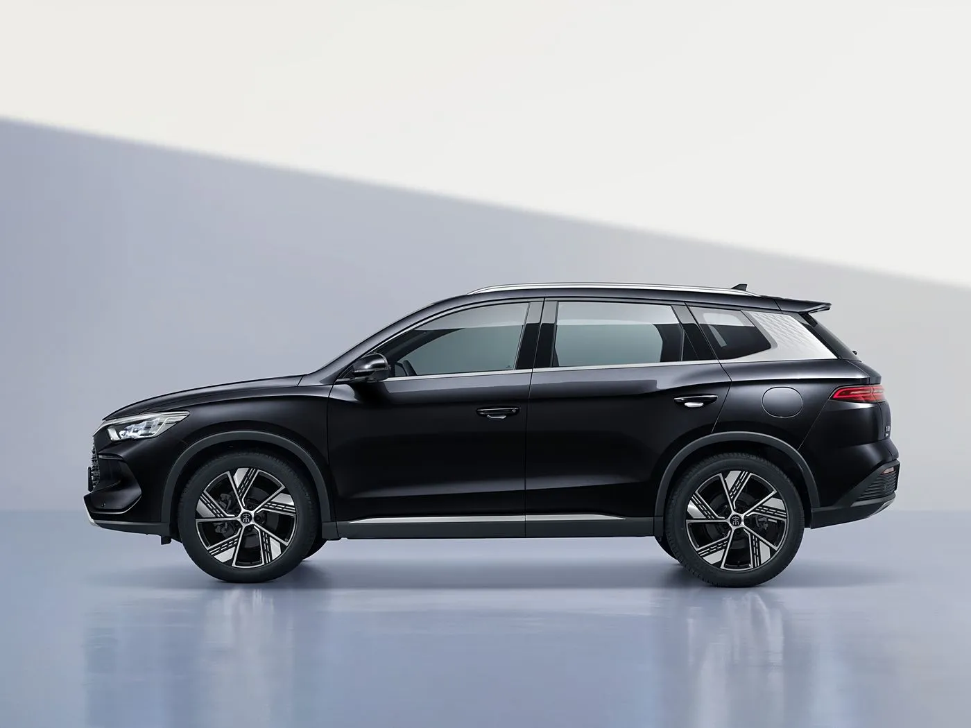 BYD Song Pro DM-i 長距離ハイブリッド NEW ENERGY 車両を備えたコンパクト PHEV SUV