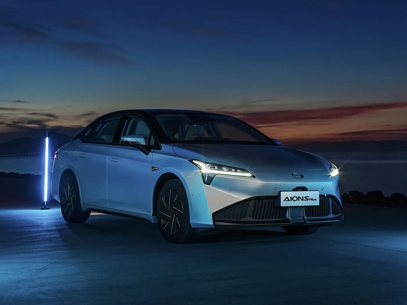 AION RT 電動 SUV 左ハンドル高速 EV オートギアボックスハイブリッドミニレベルセダン新エネルギー車大人用
