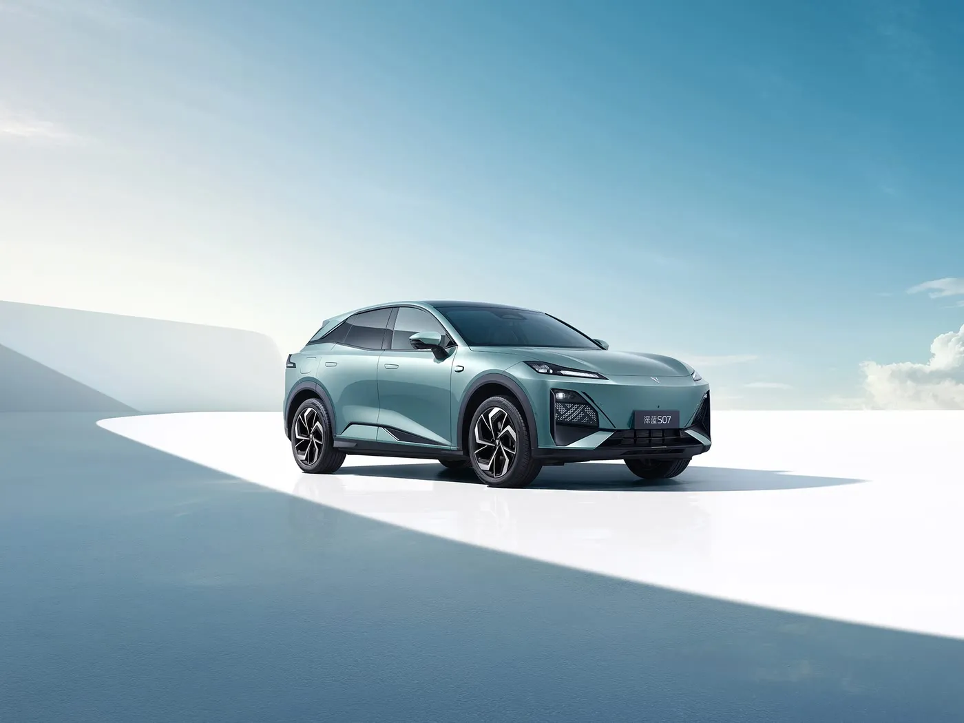 Deepal S07 新エネルギー車 プレミアム SUV 長距離走行/EV 長距離 ホイールベース 5 席 インチスクリーン