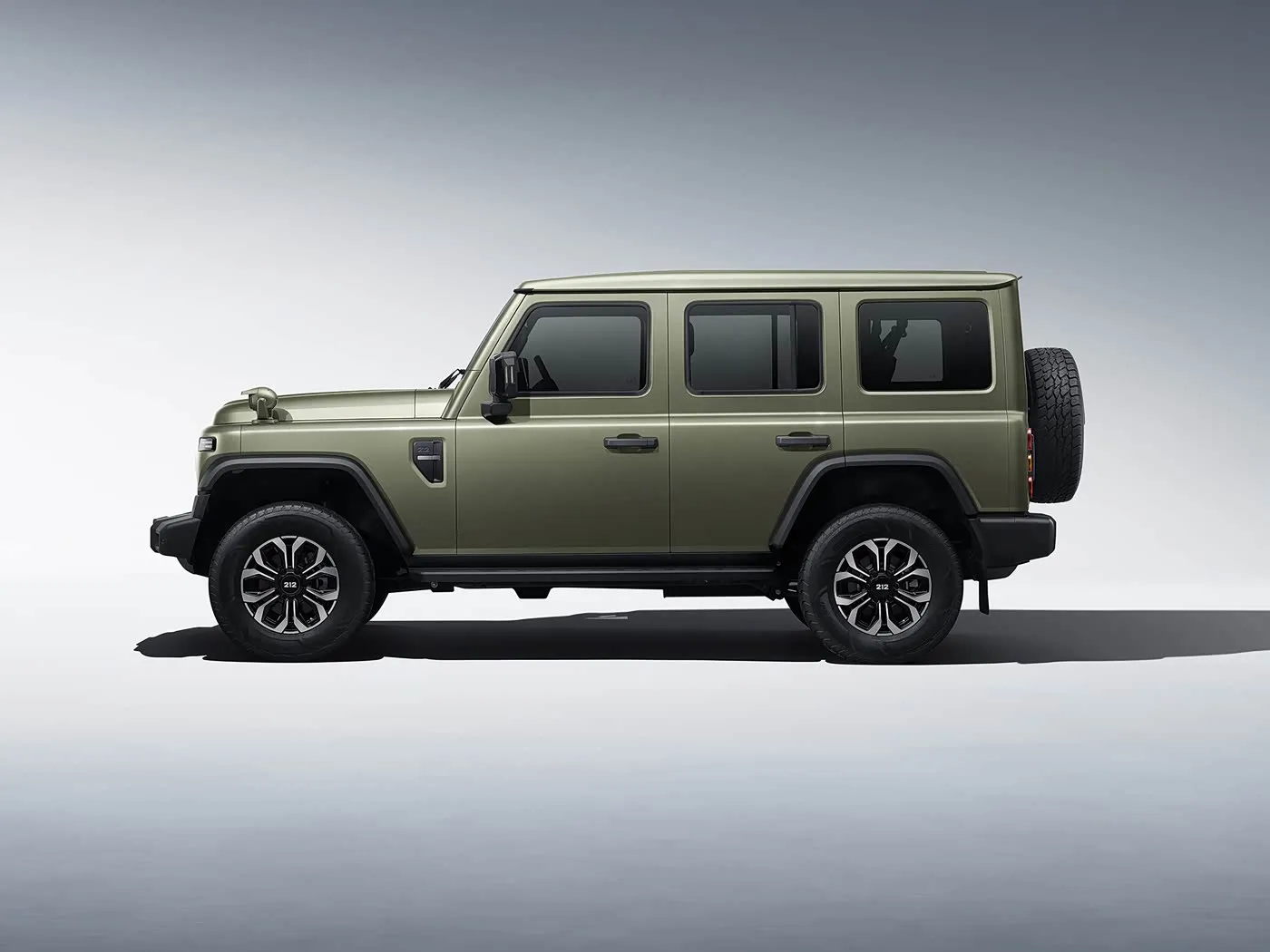 2025 BAIC 212 T01 頑丈な 4WD コンパクト SUV ガソリン/ディーゼル 8AT & レザーインテリア ヒーター付きレザーステアリングホイール ロングホイールベース