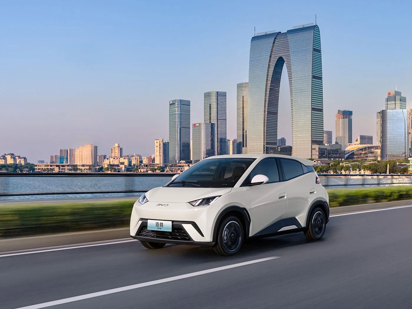 BYD Seagull EV ハッチバック ミニ スマート SUV 前輪駆動、リアカメラ付き、リチウムを搭載した新エネルギー車ホットセール