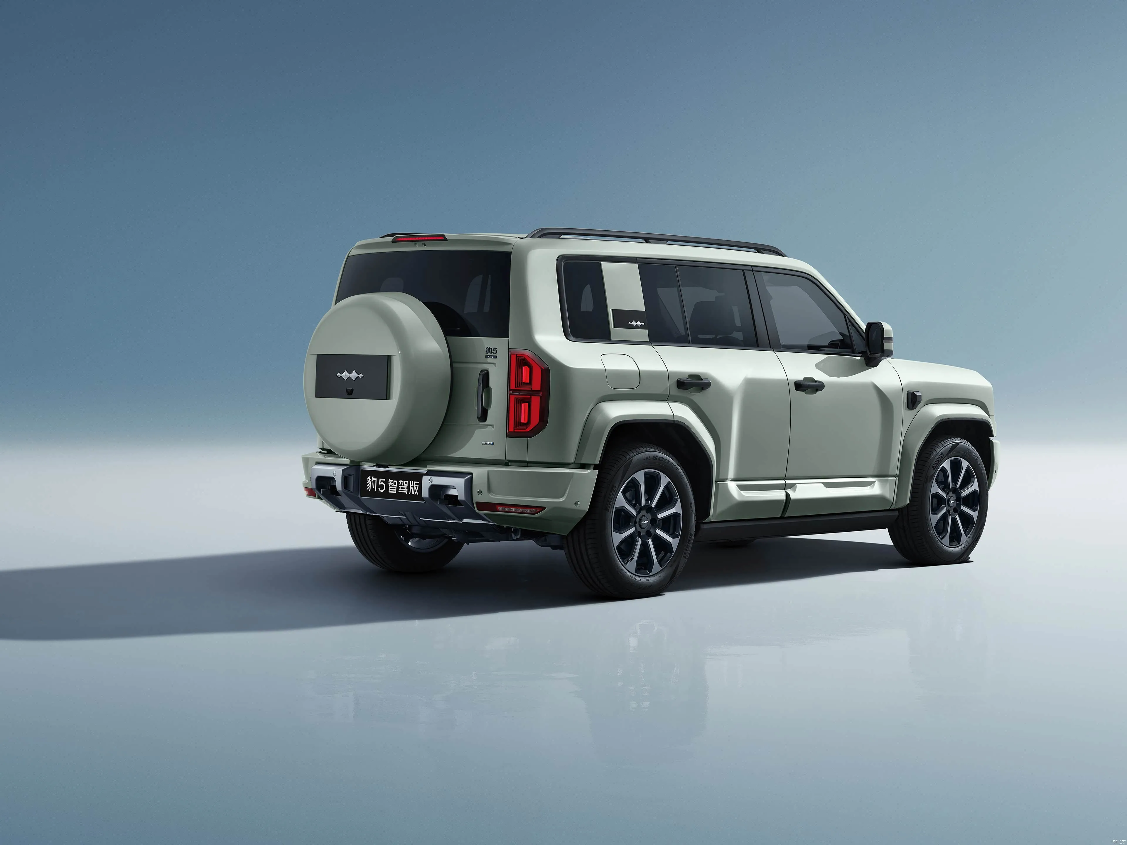 プレミアム BYD Leopard 5 ハイブリッド PHEV オフロード SUV (15.6 インチ スクリーン 4x4 ドライブ 4WD 83L 燃料タンク付き)