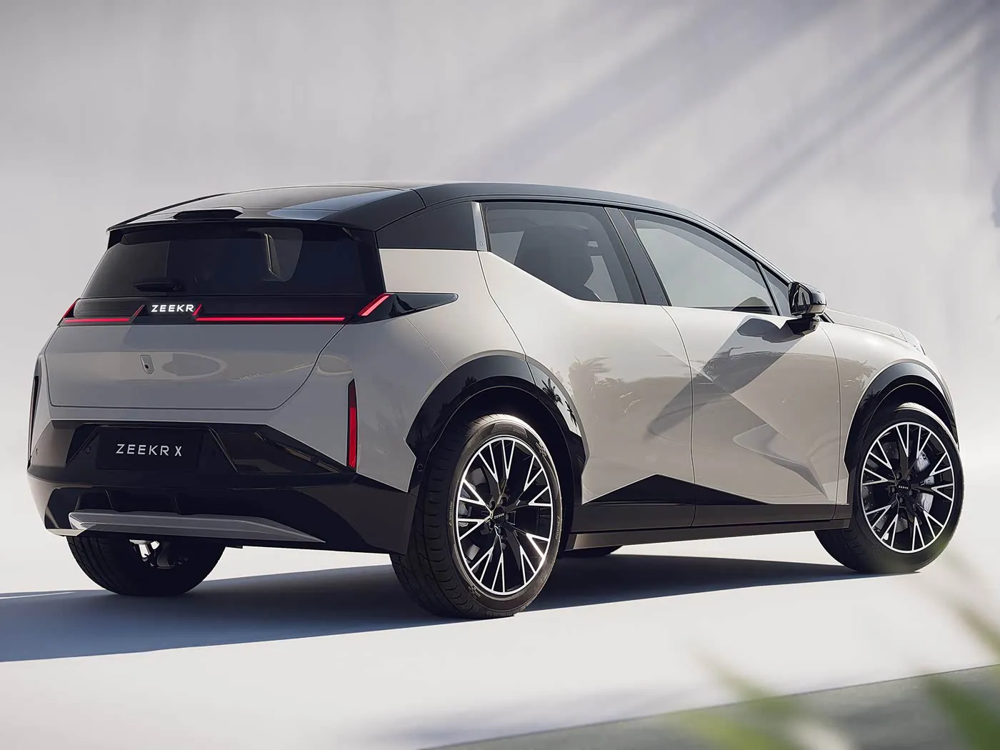 価格に見合った最高の SUV Zeekr X 電気新エネルギー車 時速 190 km の速度に対応 予算内で多用途なパフォーマンス