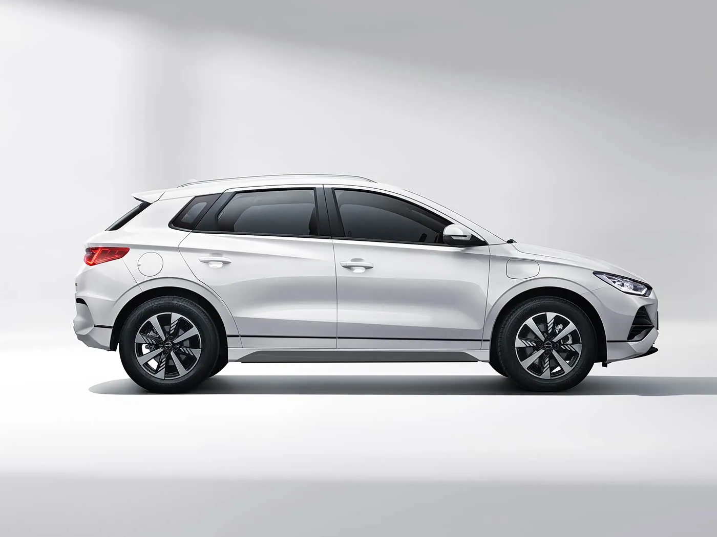 BYD E2 高級電気 EV セダン SUV ハッチバック左ステアリング車リチウム電池モーター中国の新エネルギー車