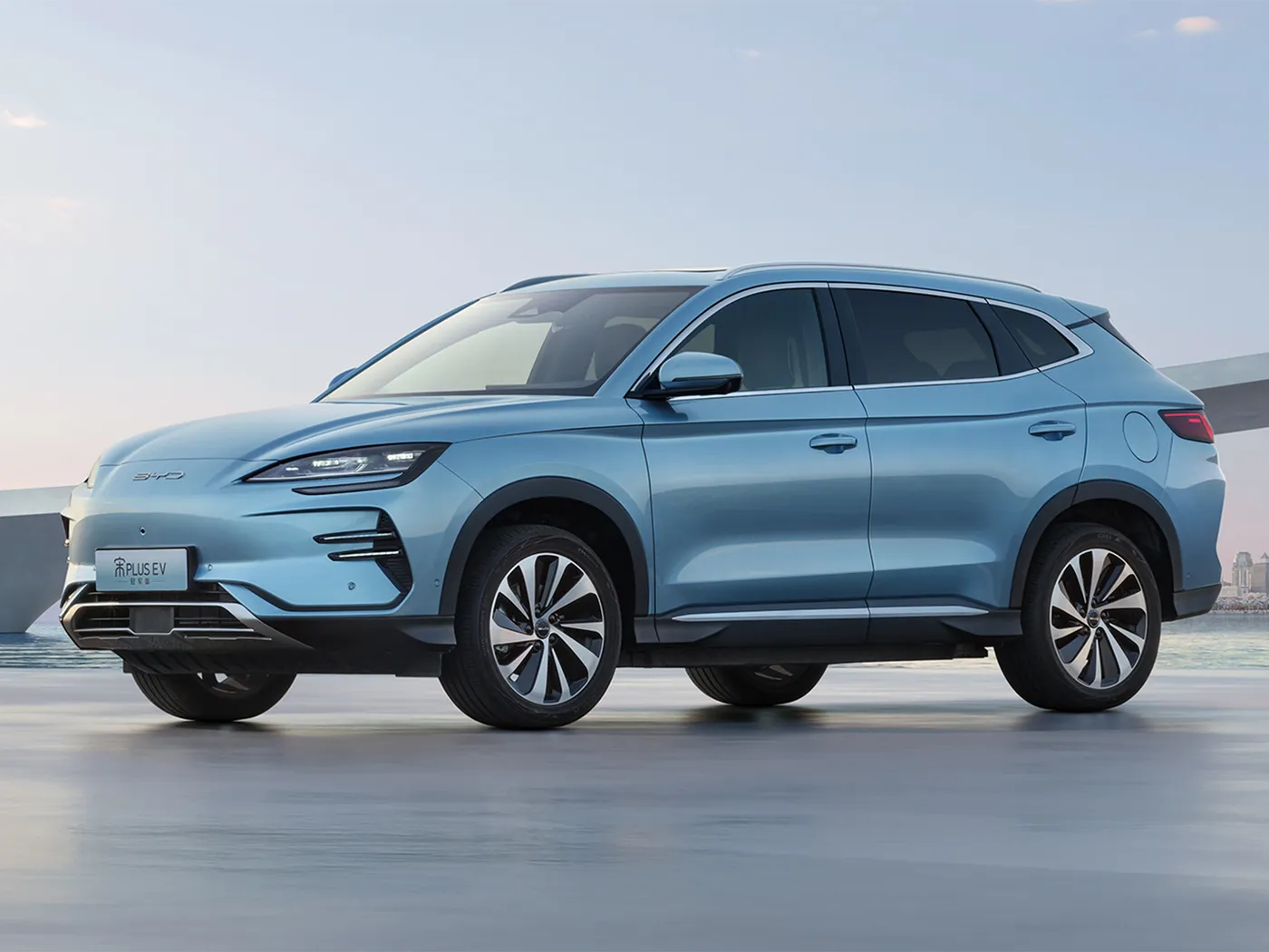 BYD Song Plus SUV オートマチック AWD (リアカメラ付き) レザーシート ハイブリッド燃料左ステアリング
