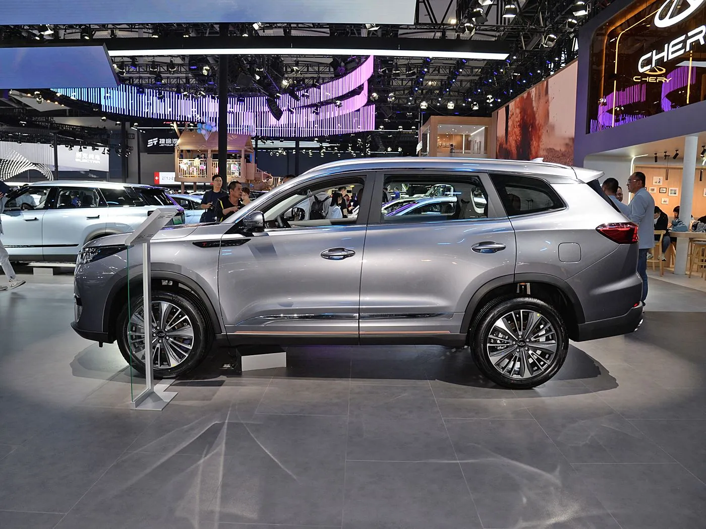 Chery Tiggo 8 Pro 高級ファミリー SUV 自動ギアボックス リアカメラ R18 左ガソリン ダークレザーシート ユーロ VI 排出 AWD