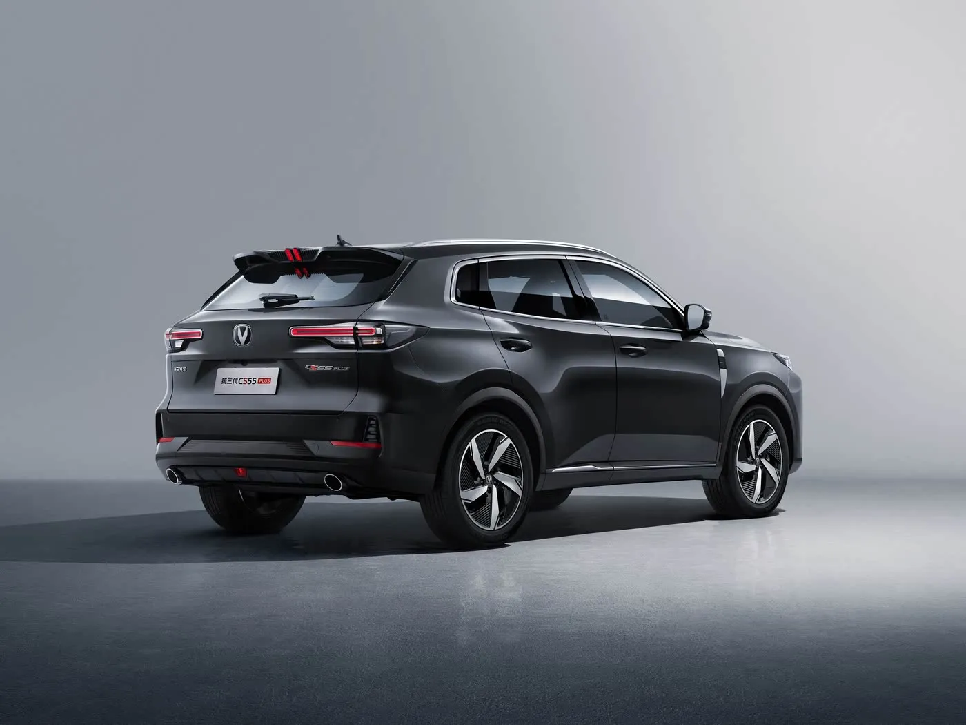 長安 CS55 PLUS コンパクト SUV 最高速度 190km/h、360° カメラ、デュアルゾーン AC および JBL オーディオ プレミアム トリム