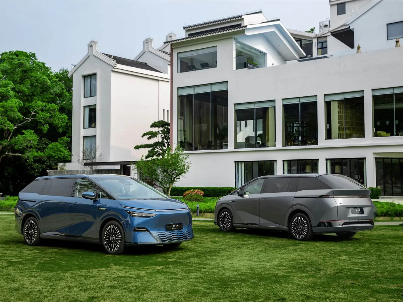 Xpeng X9 長距離 MPV SUV 純電気左ステアリング競争力のある価格新エネルギー車