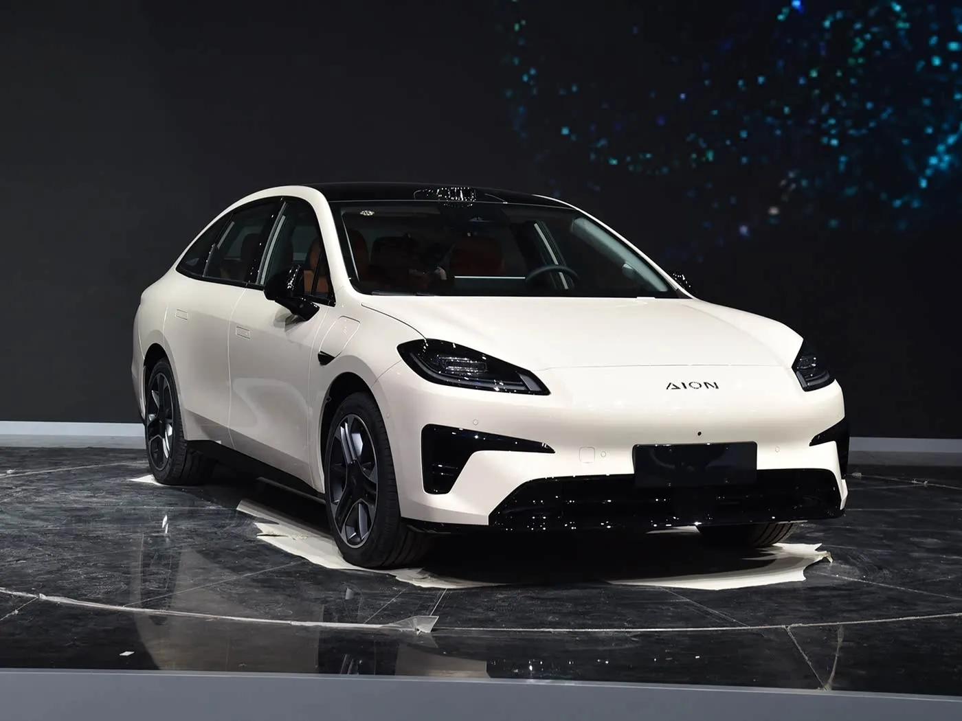 AION RT 電動 SUV 左ハンドル高速 EV オートギアボックスハイブリッドミニレベルセダン新エネルギー車大人用
