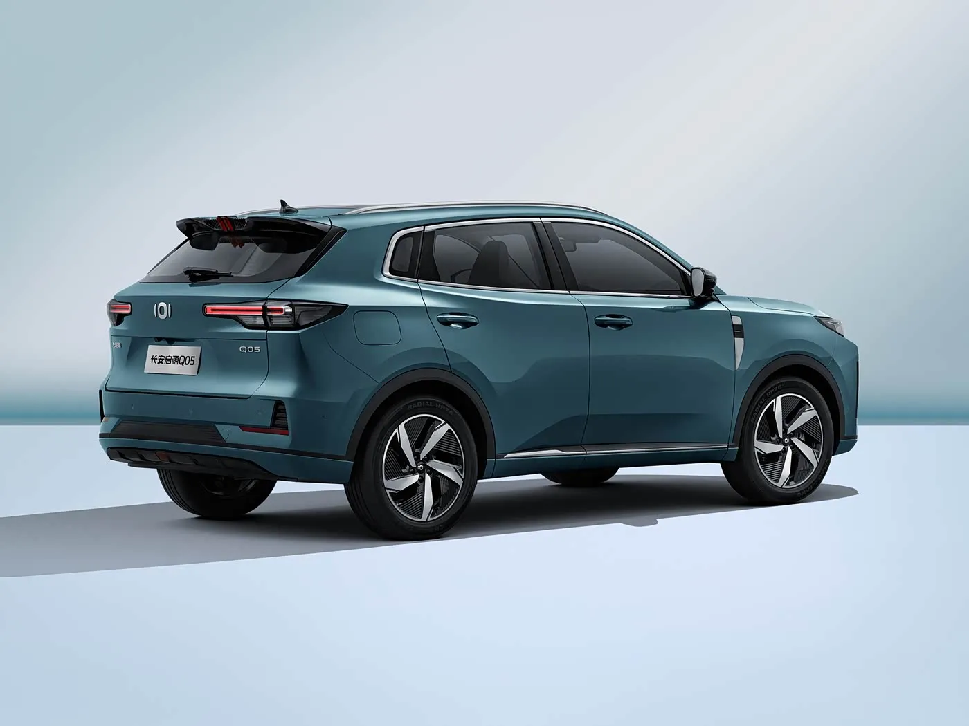 長安 NEVO Q05 ハイブリッド電気 SUV 長距離自動ギアボックス 5 ドア 5 人乗りレザーインテリア左