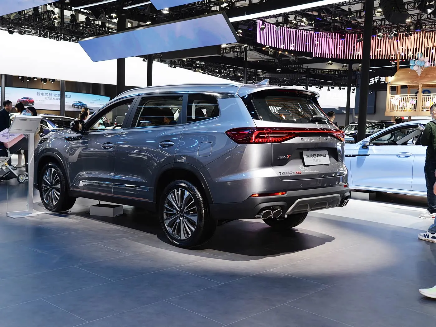 Chery Tiggo 8 Pro 高級ファミリー SUV 自動ギアボックス リアカメラ R18 左ガソリン ダークレザーシート ユーロ VI 排出 AWD