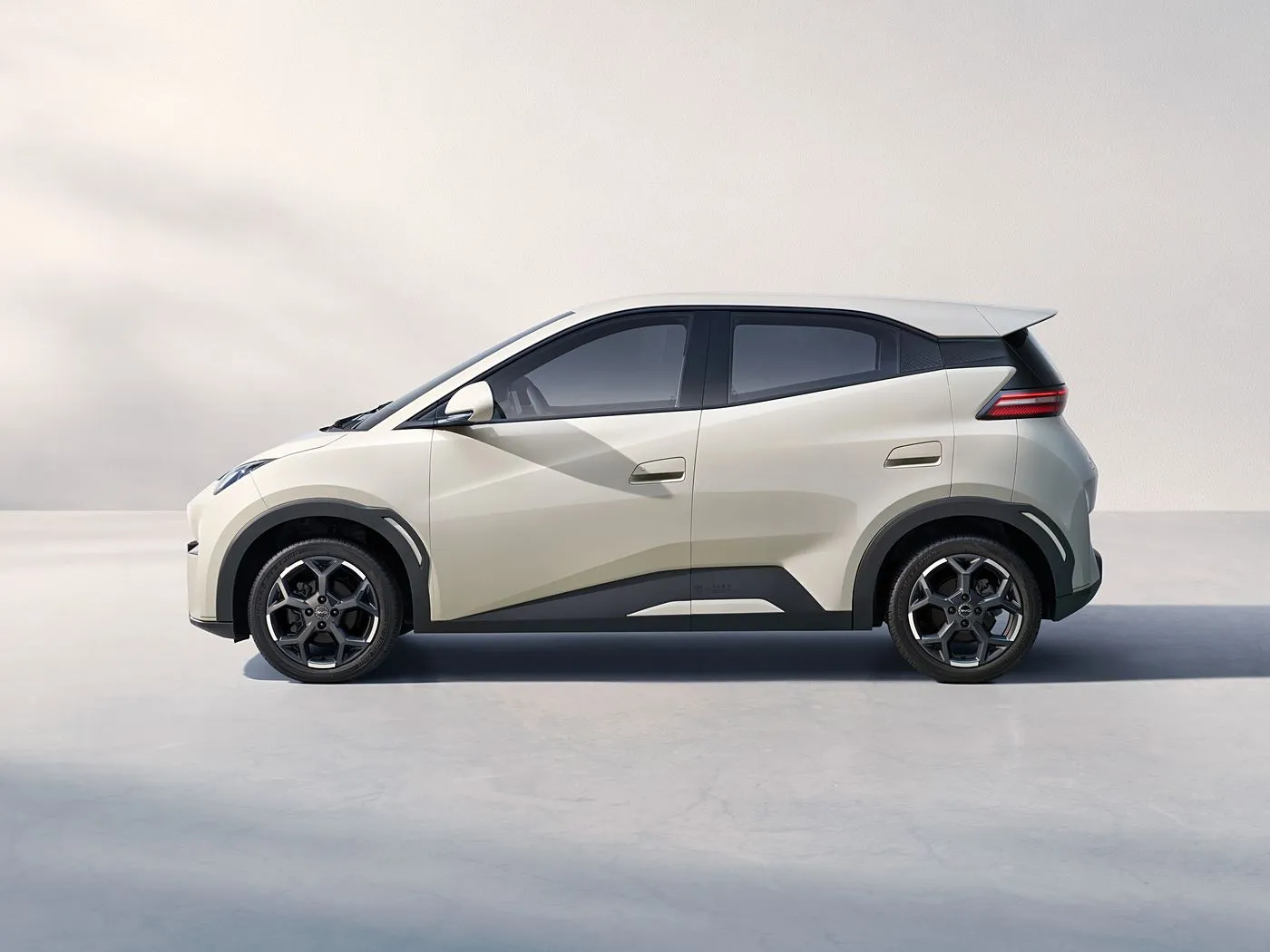 BYD Seagull EV ハッチバック ミニ スマート SUV 前輪駆動、リアカメラ付き、リチウムを搭載した新エネルギー車ホットセール