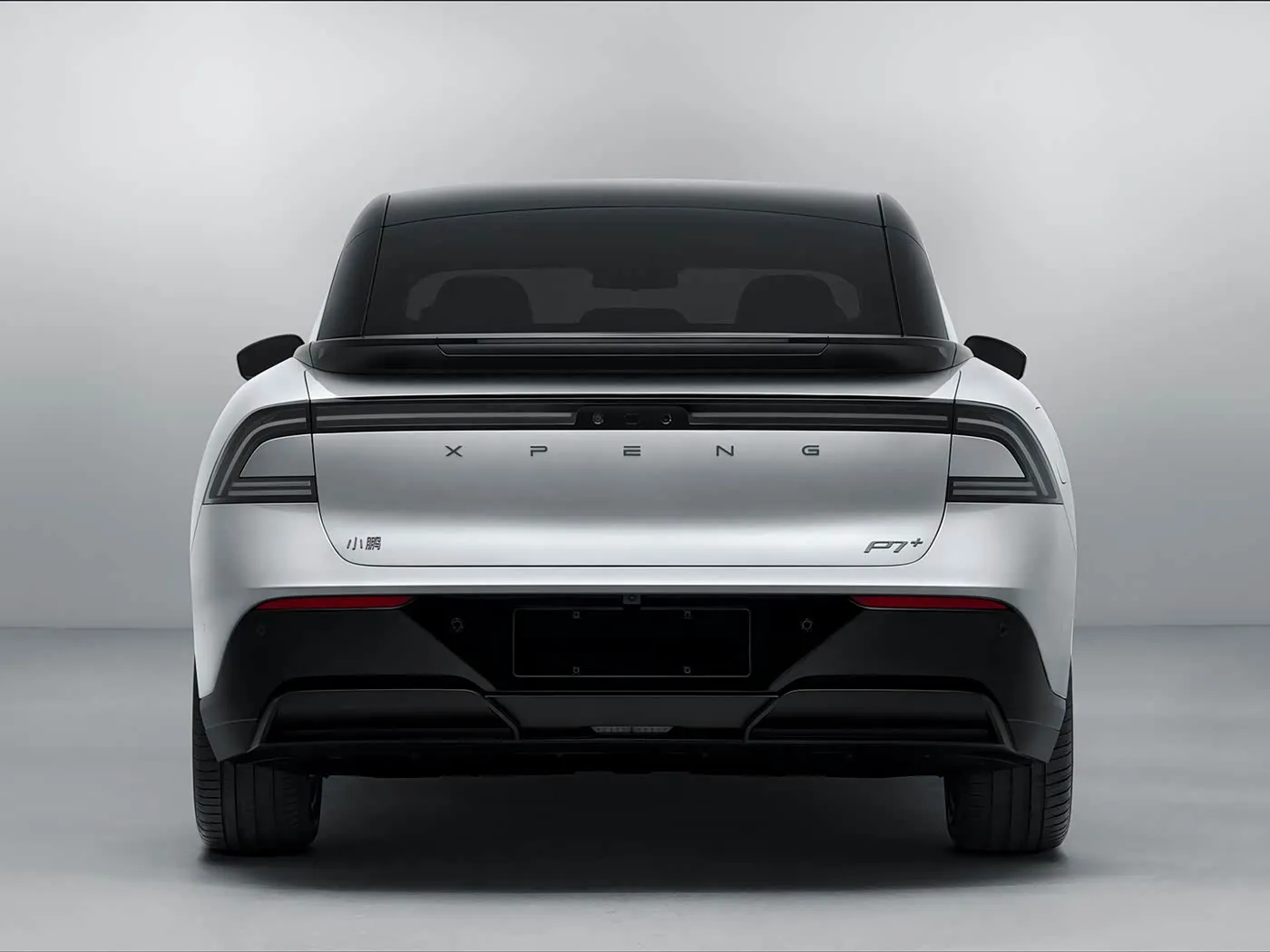 限定版 EV XPENG P7+ 5 人乗り純電気ハッチバック新デザイン左ステアリング 685 キロ最高速度新エネルギー車