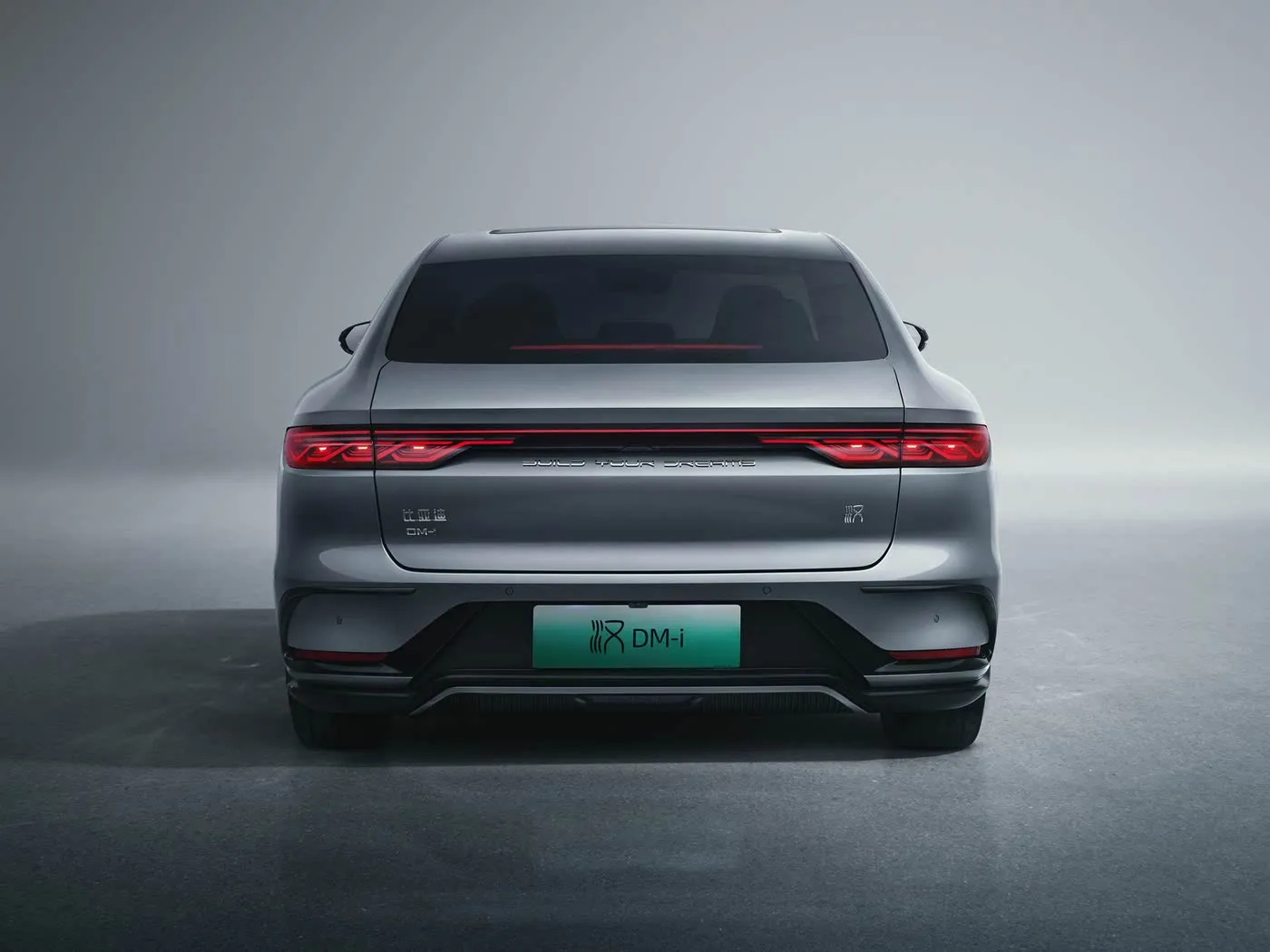 BYD Han EV/DM-i デュアルモーターパワーと最先端技術を搭載した電動高級セダン NEW ENERGE
