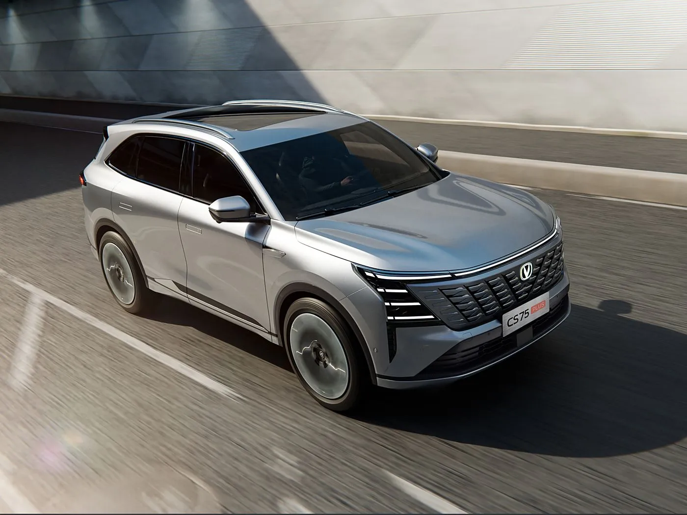 長安 CS75 PLUS 1.5T/2.0T コンパクト SUV、L2.5 アシスト、15.6 インチ タッチスクリーン、ロングホイールベース搭載