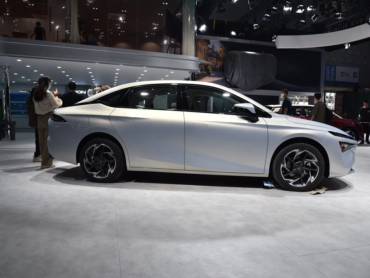 AION S MAX 高級電動SUV 高速先進機能を備えたハイブリッドEV 環境に優しい新エネルギー車